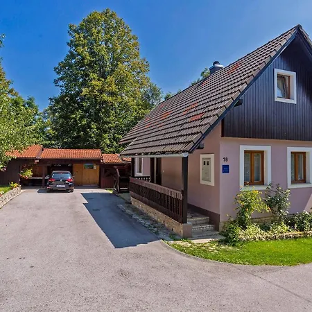 Andrea In Sertic Poljana - Haus Fuer 6 Personen Plitvicka Jezera Exterior photo